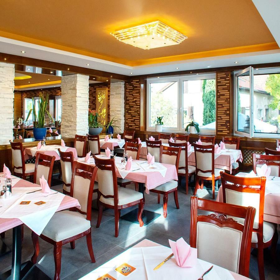 Hotel Gaststaette Lin Garden Untergruppenbach Exterior foto